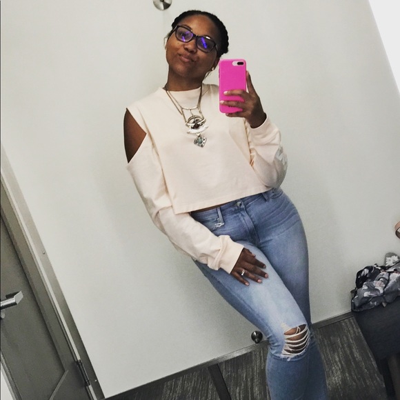 Meet the Posher, Brittney - Picture 1 of 3